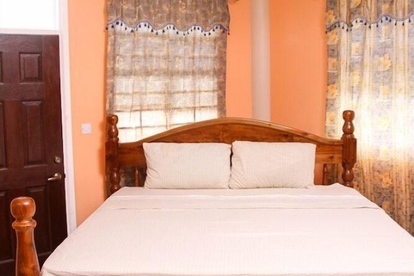 Hotel Iso's Bed & Breakfast (Glanvillia)